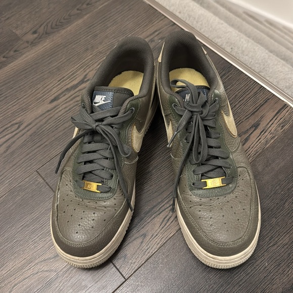 Like New Nike Air Force size 9.5 US 
Wore it like 4-5 times Only - Picture 2 of 6